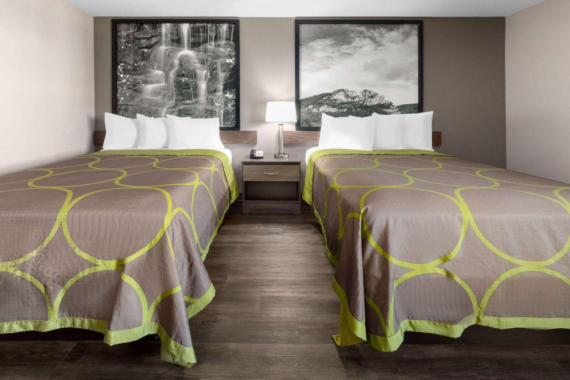 Hotel Super 8 By Wyndham Fairmont Zewnętrze zdjęcie