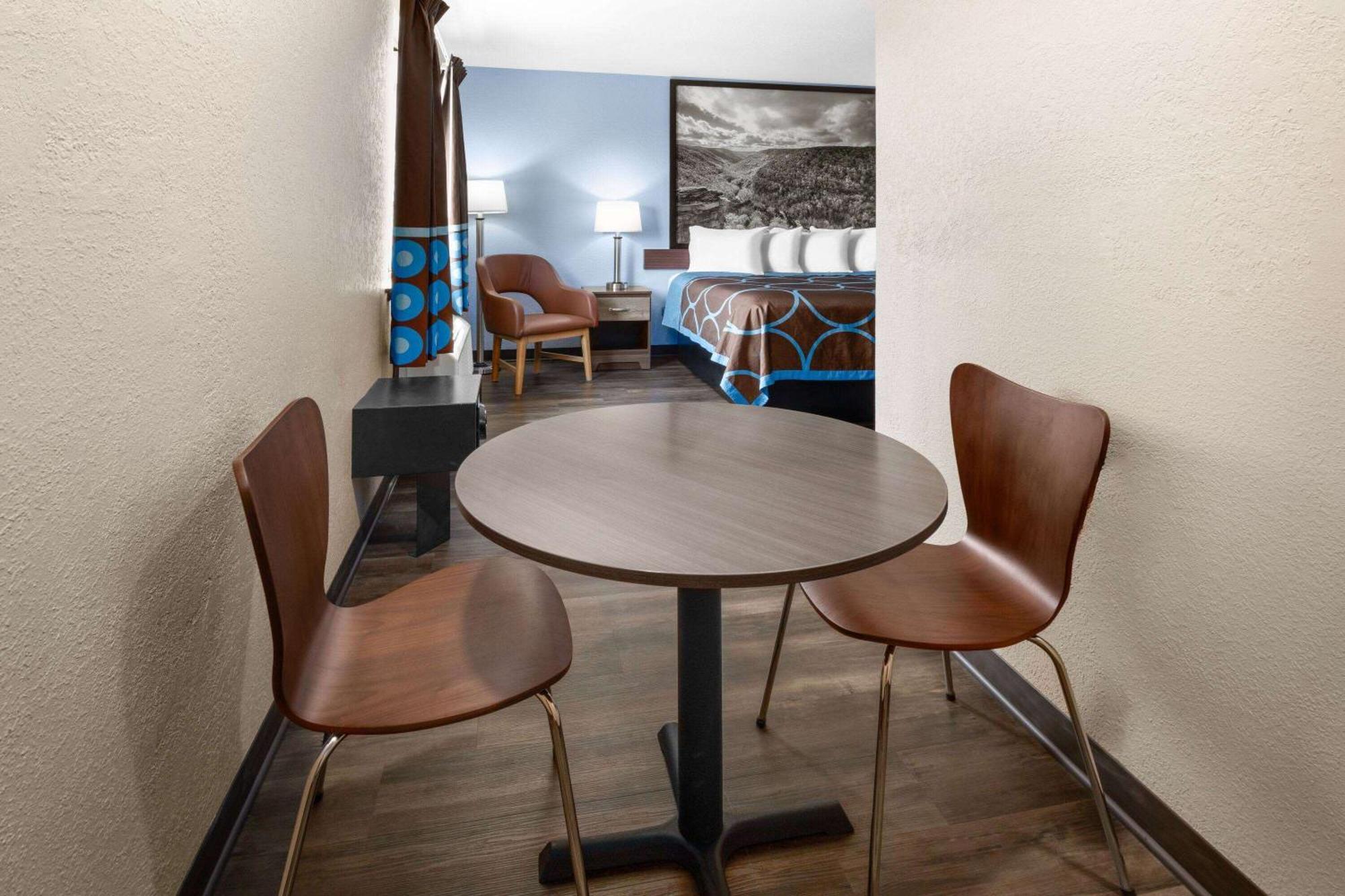 Hotel Super 8 By Wyndham Fairmont Zewnętrze zdjęcie